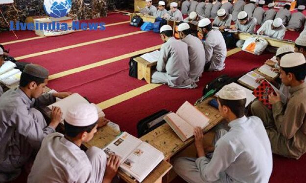 बीजेपी मंत्री का ऐलान, बंद होंगे सभी सरकारी मदरसे