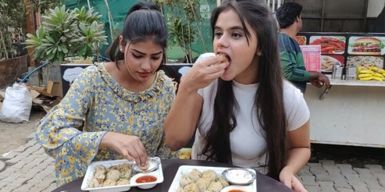क्या आपके बच्चे भी खाते हैं मोमोज तो हो जाएं सावधान, एम्स की चेतावनी