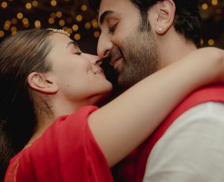 हिन्दू संगठनों ने किया रणबीर आलिया का विरोध