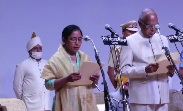 पंजाब कैबिनेट का गठन, जानें किन 10 विधायकों ने ली मंत्री पद की शपथ