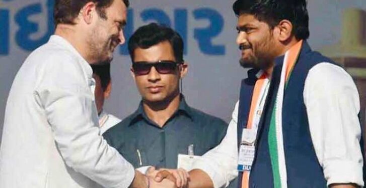हार्दिक पटेल के सामने झुके राहुल गांधी