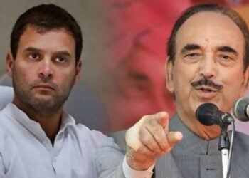 दिल्ली में राहुल, जम्मू में बरसे आजाद