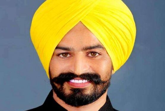 मोबाइल रिपेयर करने वाले ने दी CM को पटखनी, हुई करारी शिकस्त