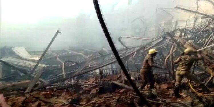 एस्के मूवीज के स्टूडियो में भीषण आग,कोई हताहत नहीं