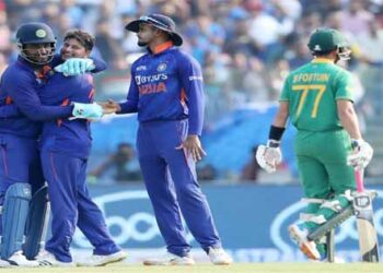 IND vs SA : टीम इंडिया ने द. अफ्रीका को 99 रन पर समेटा, अपना 23 साल पुराना रिकॉर्ड तोड़ा