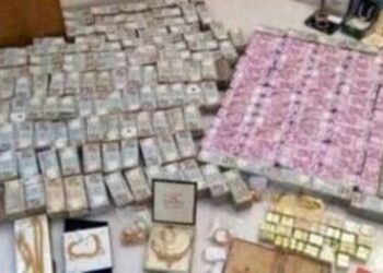 Income Tax raid:50 ठिकाने से 1300 करोड़ की काली कमाई का खुलासा