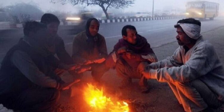 New year weather: नये साल में रहेगी प्रचंड ठंड, पहाड़ी राज्यों में बर्फबारी का असर उत्तर भारत पर