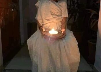 प्रधानमंत्री नरेंद्र मोदी की मां हीराबा का निधन, पीएम पहुंचे अहमदाबाद, मां की अर्थी को दिया कंधा