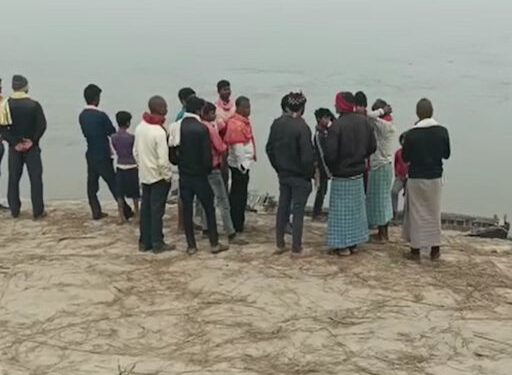बिहार की राजधानी पटना के मनेर में बड़ा हादसा, नाव डूबी, सात लापता