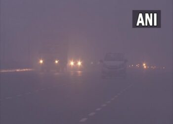 दिल्ली सहित पूरे उत्तर भारत में भीषण ठंड और कोहरे का कहर, अगले 48 घंटे ऐसा ही रहेगा मौसम का मिजाज