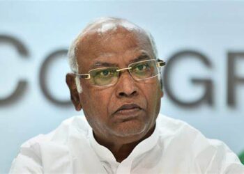 मल्लिकार्जुन खरगे के ‘कुत्ता’ वाले बयान पर हंगामा, बीजेपी हुई हमलावर