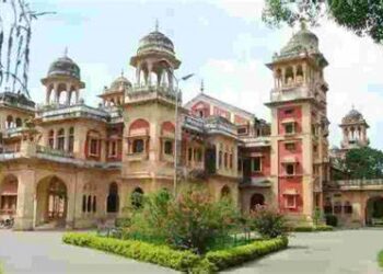 इलाहाबाद विश्वविद्यालय में फीस को लेकर बवाल बढ़ा, छात्रों और सेक्योरिटी के बीच झड़प