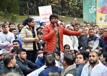 पूनिया और साक्षी मलिक