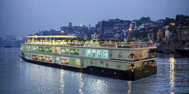 Longest Cruise GangaVilas: दुनिया का सबसे लंबा रिवरक्रूज गंगाविलास यात्रा पर रवाना, पीएम मोदी ने किया उद्घाटन