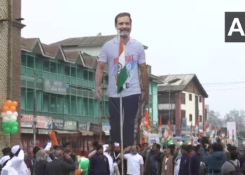 राहुल गांधी की भारत जोड़ो यात्रा एक दिन पहले ही समाप्त, लाल चौक में फहराया तिरंगा, पीएम-बीजेपी पर साधा निशाना