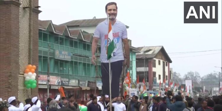 राहुल गांधी की भारत जोड़ो यात्रा एक दिन पहले ही समाप्त, लाल चौक में फहराया तिरंगा, पीएम-बीजेपी पर साधा निशाना