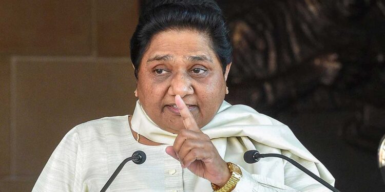 Mayawati Birthday: 67 साल की हो गईं बहन मायावती, 18वीं किताब और 67 किलो के केक के साथ मनाया जन्मदिन