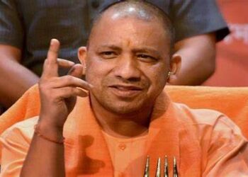 जानिए उन योगी को जो हैं भारत के सबसे बड़े सूबे के मुख्यमंत्री, जिन्हें नौकरशाह भी बुलाते हैं ‘महाराजजी’