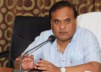 शाहरुख को नहीं जाननेवाले मुख्यमंत्री इससे पहले भी दे चुके हैं कई विवादित बयान, बटोरी हैं सुर्खियां