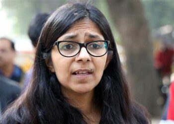 दिल्ली महिला आयोग की अध्यक्ष स्वाति मालीवाल को भी कार में 15 फीट घसीटा, बोलीं- भगवान ने ही बचाया