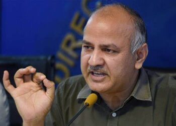 CBI Raids Manish Sisodia: दिल्ली के उप-मुख्यमंत्री मनीष सिसोदिया के दफ्तर पर सीबीआई का छापा, एजेंसी ने कहा-कुछ कागज लेने गए थे