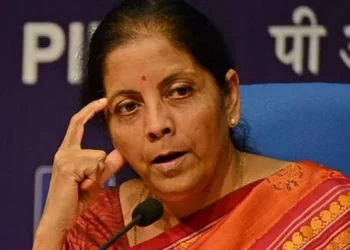 अडाणी का मामला है कि मानता ही नहीं, पहले वित्त मंत्री और फिर RBI को संभालना पड़ा मोर्चा