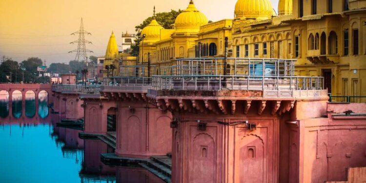 अयोध्या में नवनिर्माण के जरिए हिंदू वोटर्स को लुभाने की पूरी तैयारी, चल रहा है जोरों से निर्माण का काम