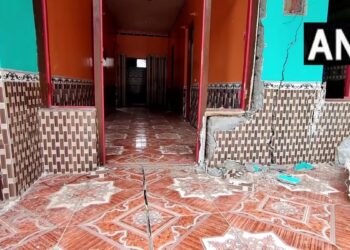 अब जम्मू-कश्मीर के डोडा में नेचर की नाराजगी झेल रहे लोग, जमीन धंसी और घरों में आई है दरार