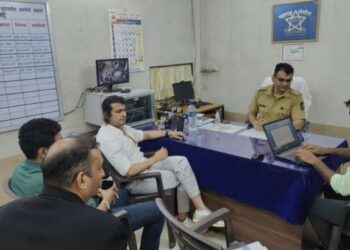 सोनू निगम के साथ मुंबई के इवेंट में धक्कामुक्कीः सेल्फी का क्रेज या सोनू के बयान जिम्मेदार