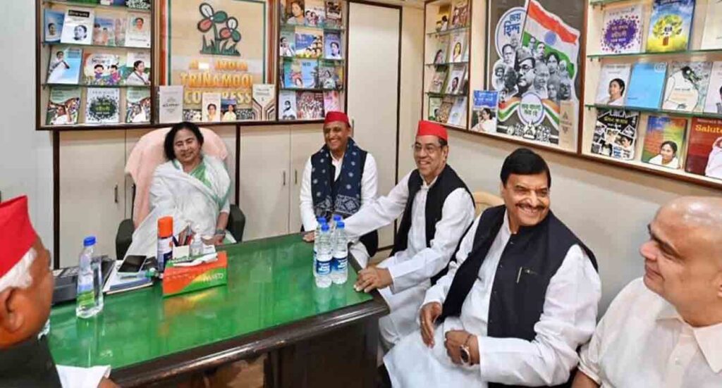 akhilesh yadav mamata