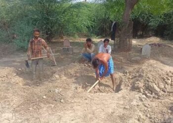 Ateeq and Ashraf Cemetery