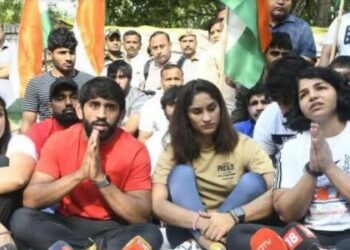क्या अंतरराष्ट्रीय पहलवानों को नेताओं के साथ करना पड़ेगा दंगल?