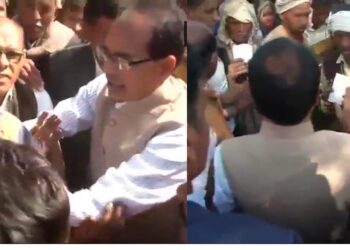 माता पिता ने सीएम शिवराज की ओर फेंका अपना बच्चा , सभा में मचा हड़कंप