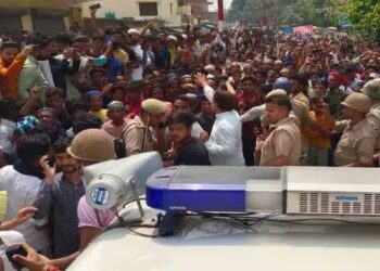 ऐसा क्या हुआ कि शाहजहांपुर में बिगड़ा माहौल? पुलिस ने भांजी लाठियां