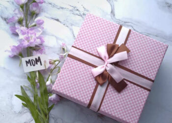 इन तोहफों से बनाएं अपनी मां का मदर्स डे स्पेशल , यकीनन खिल उठेगा उनका चेहरा