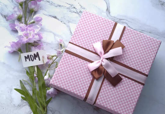 इन तोहफों से बनाएं अपनी मां का मदर्स डे स्पेशल , यकीनन खिल उठेगा उनका चेहरा