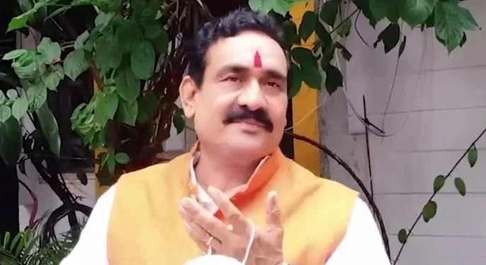 मणिपुर हिंसा में फंसे अपने छात्रों को  वापस लाएगी मध्यप्रदेश सरकार,  गृहमंत्री नरोत्तम मिश्रा का बड़ा बयान, बोले – रेगुलर फ्लाइट के जरिए बच्चो को लाएंगे वापस