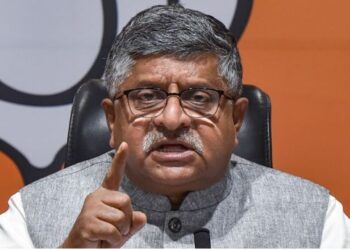 अब दिल्ली में अफसरों को बदसलूकी से बचाएगा अध्यादेश !