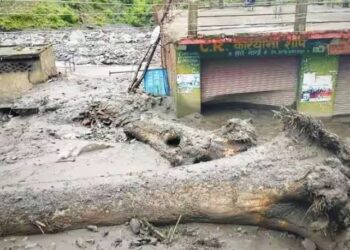 बादल फटने से सैकड़ों यात्रियों की जान आफत में,6 घंटे बाद निकाला गया