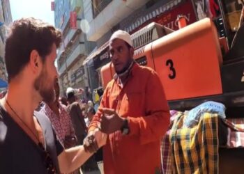 क्या अतिथियों को देवता मानने वाले भारत में ऐसे होगा मेहमानों का स्वागत ? बेंगलुरू में डच ब्लॉगर के साथ बदसलूकी, वीडियो सोशल मीडिया पर वायरल