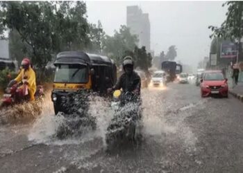 दिल्ली में मूसलाधार बारिश ने बढ़ाई लोगों की मुसीबत,दो दिन और नहीं मिलेगी राहत!