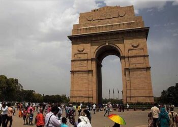 भारी बारिश में सियासी विवाद सुलझाने में व्यस्त है दिल्ली,ये रहा पूरा मामला