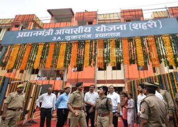 किसको खटक रहे हैं अतीक से मुक्त कराई जमीन पर बने गरीबों के आवास