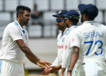 टेस्ट मैच का पहला दिन रहा भारत के नाम, वेस्टइंडीज ने टेके घुटने, यशस्वी ने चौके से की करियर की शुरूआत