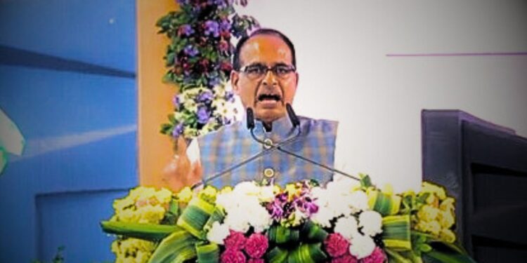युवाओं को काम सिखाने के बदले पैसे देगी मध्यप्रदेश सरकार, सीएम शिवराज ने लॉन्च की सीखो-कमाओ’ योजना
