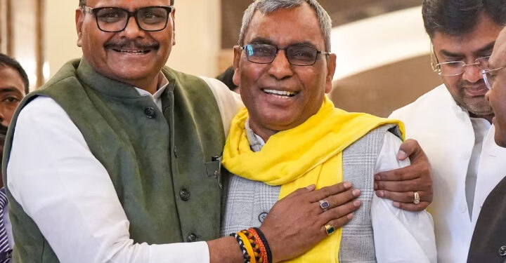 ओमप्रकाश राजभर ने यूपी में दो उप मुख्यमंत्रियों से मुलाकात फेंका अपना पांसा!