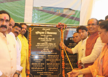 मध्य प्रदेश: सीएम शिवराज, ज्योतिरादित्य सिंधिया ने दतिया हवाई अड्डे का शिलान्यास किया; दतिया से खजुराहो और भोपाल को जोड़ने वाली उड़ानें संचालित होंगी