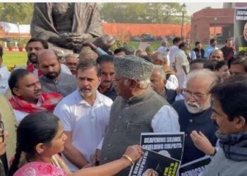 141 निलंबित सांसदों के बाद बड़ा सवाल क्या विपक्ष मुक्त हो चुका है सदन?