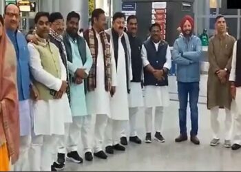 Bihar Nitish Kumar government floor test operation Lotus Congress MLA shift to Hyderabad