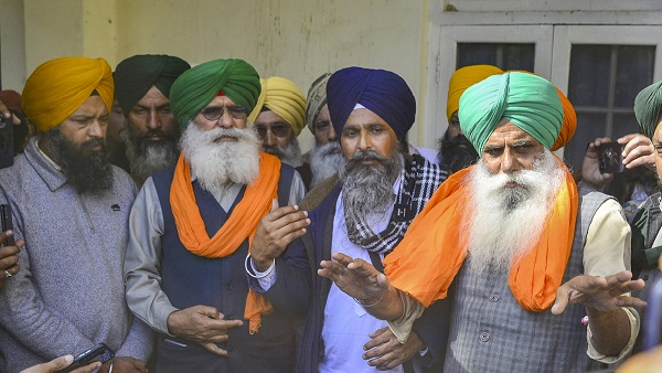 किसान आज ‘ब्लैक फ्राइडे’ मनाएंगे, 26 फरवरी को राष्ट्रव्यापी ट्रैक्टर मार्च तय, राकेश टिकैत ने की घोषणा
